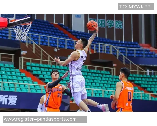 武汉篮球队快攻战术分析与得失总结探讨 武汉篮球队快攻战术分析与得失总结探讨