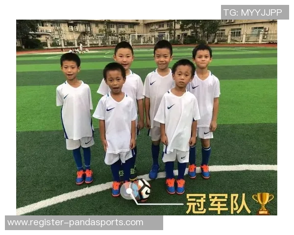 广州足球队的辉煌历程与总决赛背后的成长故事解析